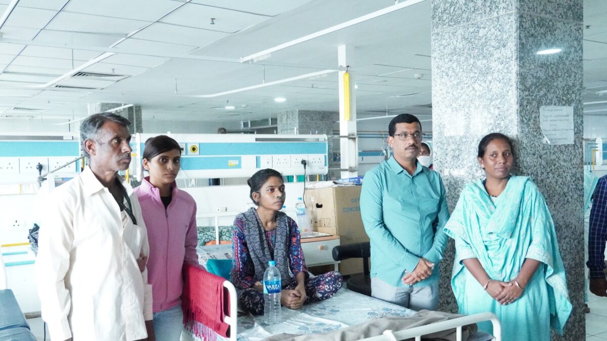 Eknath Shinde Foundation | दोन्ही फुफ्फुस निकामी झालेल्या शेतमजूर गरीब मुलीच्या मदतीला धावून आले एकनाथ शिंदे फाउंडेशन..!! Eknath Shinde Foundation | दोन्ही फुफ्फुस निकामी झालेल्या शेतमजूर गरीब मुलीच्या मदतीला धावून आले एकनाथ शिंदे फाउंडेशन..!!