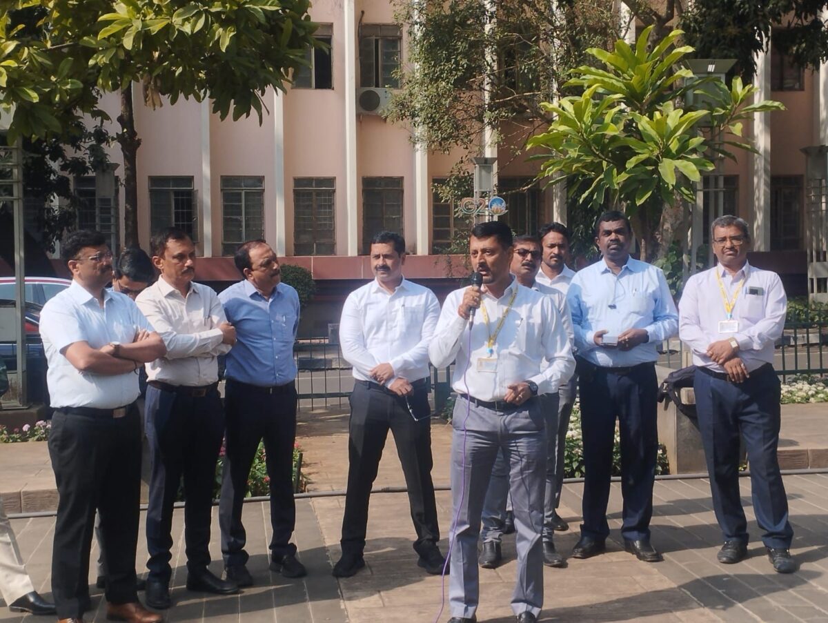 When Pune Municipal Corporation (PMC) prepare a policy to prevent incidents of abuse and beating of officers and employees? When Pune Municipal Corporation (PMC) prepare a policy to prevent incidents of abuse and beating of officers and employees?