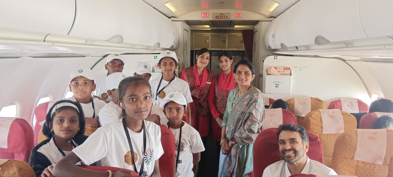  Poona Riverside Round Table India 105 Takes Nine Underprivileged Students on a Journey of Dreams in a maiden flight