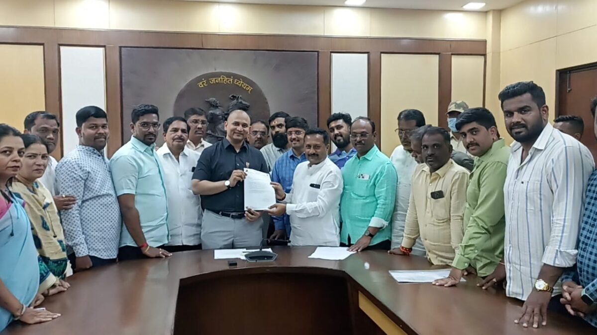 Kasba Constituency | कसबा मतदारसंघातील नागरिकांच्या अडचणी सोडवण्याची हेमंत रासने यांची महापालिका प्रशासनाकडे आग्रही मागणी Kasba Constituency | कसबा मतदारसंघातील नागरिकांच्या अडचणी सोडवण्याची हेमंत रासने यांची महापालिका प्रशासनाकडे आग्रही मागणी