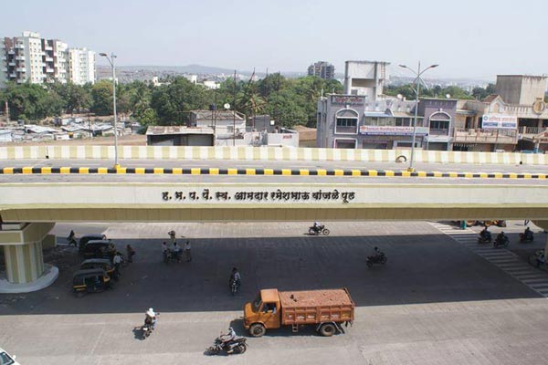  Demand to split Wanjale flyover at Dhairi Phata    |  Mahesh Pokle of Shiv Sena Thackeray Group’s demand to PMC Commissioner