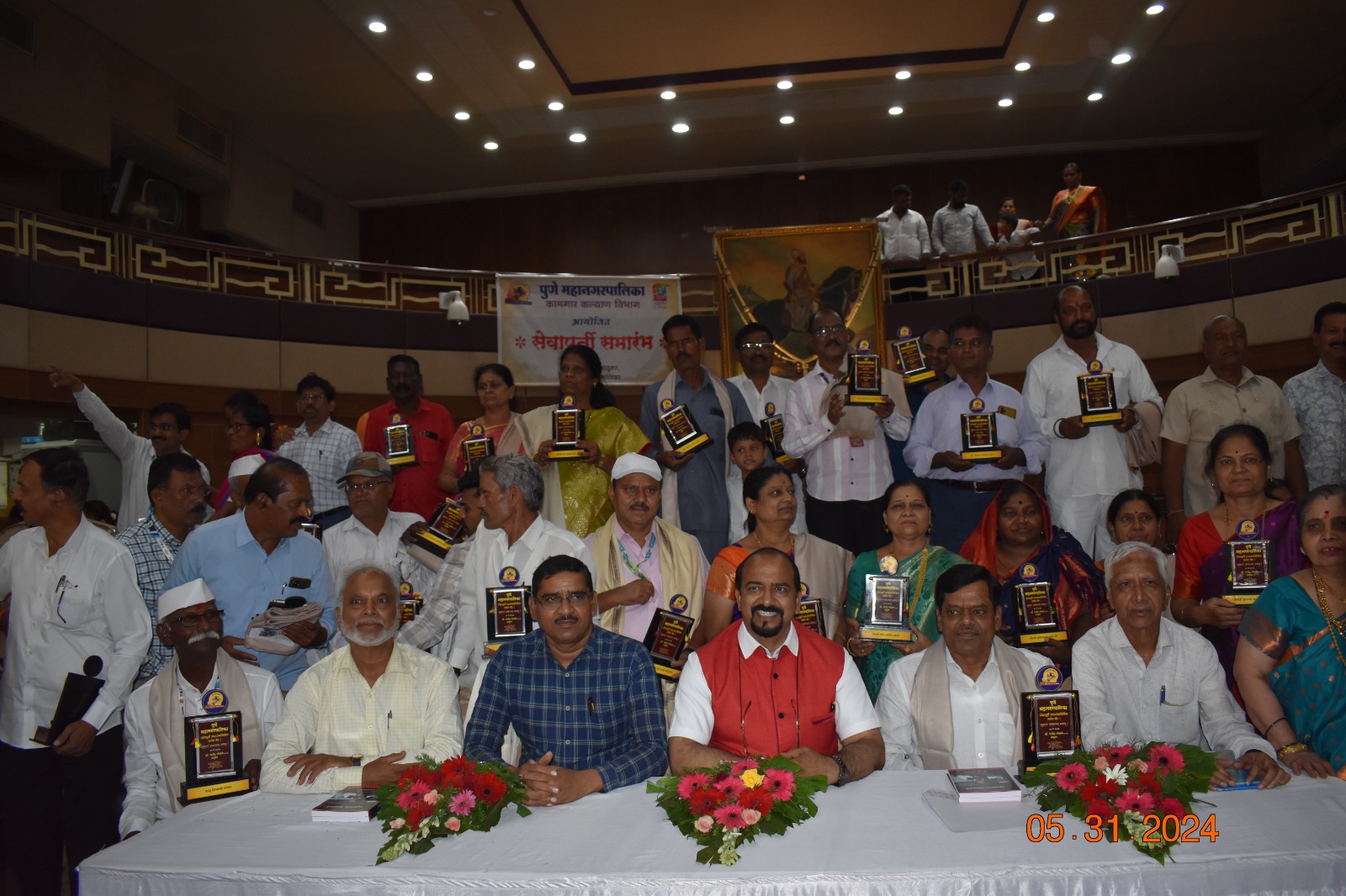 PMC Pune Retired Employees | आपले शरीर स्वस्थ तर सर्व दुनिया स्वस्त – डॉ दत्ता कोहिनकर यांनी दिला मंत्र | पुणे महापालिकेचे 156 कर्मचारी सेवानिवृत्त! PMC Pune Retired Employees | आपले शरीर स्वस्थ तर सर्व दुनिया स्वस्त – डॉ दत्ता कोहिनकर यांनी दिला मंत्र | पुणे महापालिकेचे 156 कर्मचारी सेवानिवृत्त!
