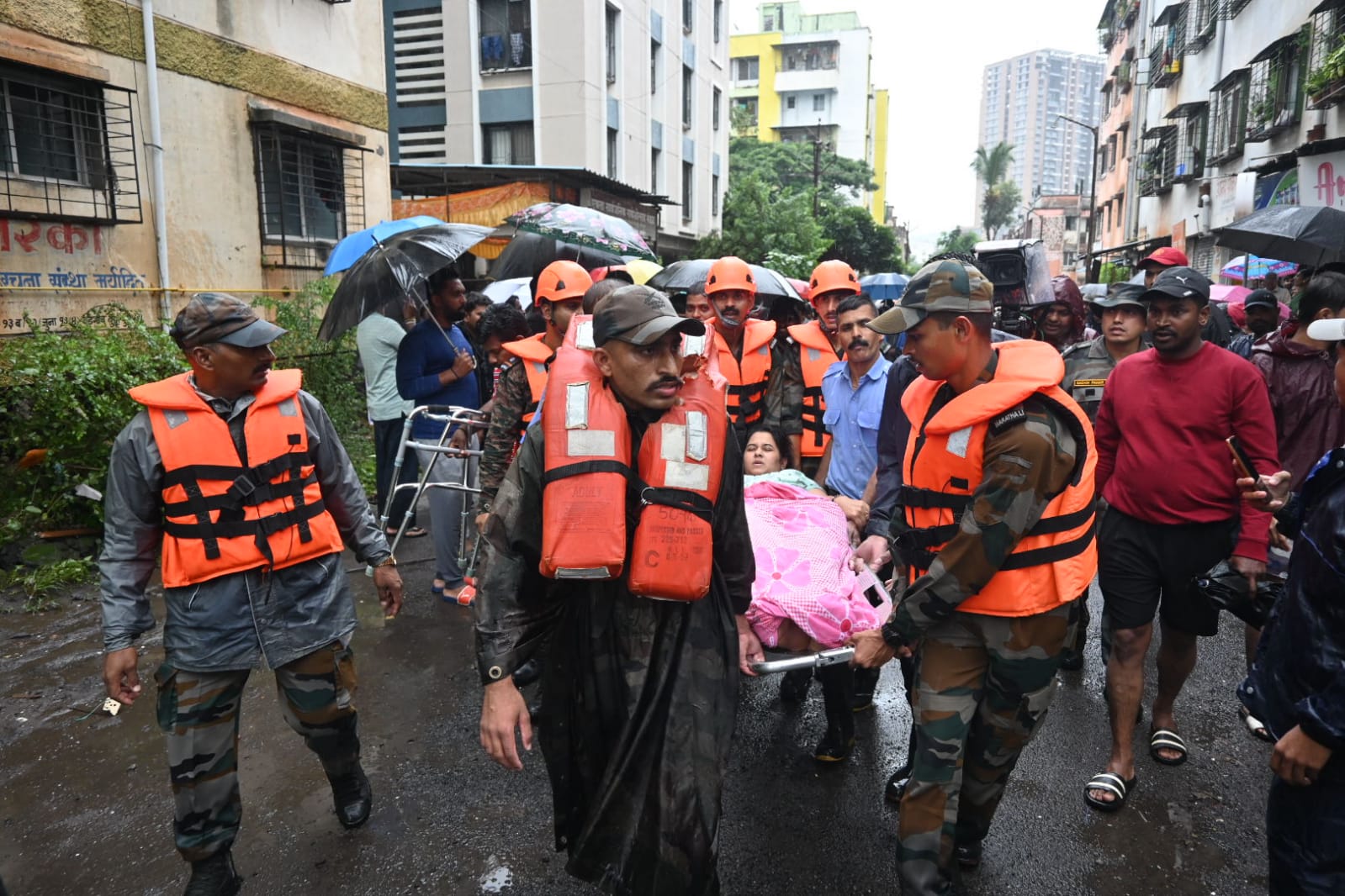 Pune Rain News | पुण्यातील पूरस्थिती नियंत्रणात आणण्यासाठी भारतीय लष्कराची मदत