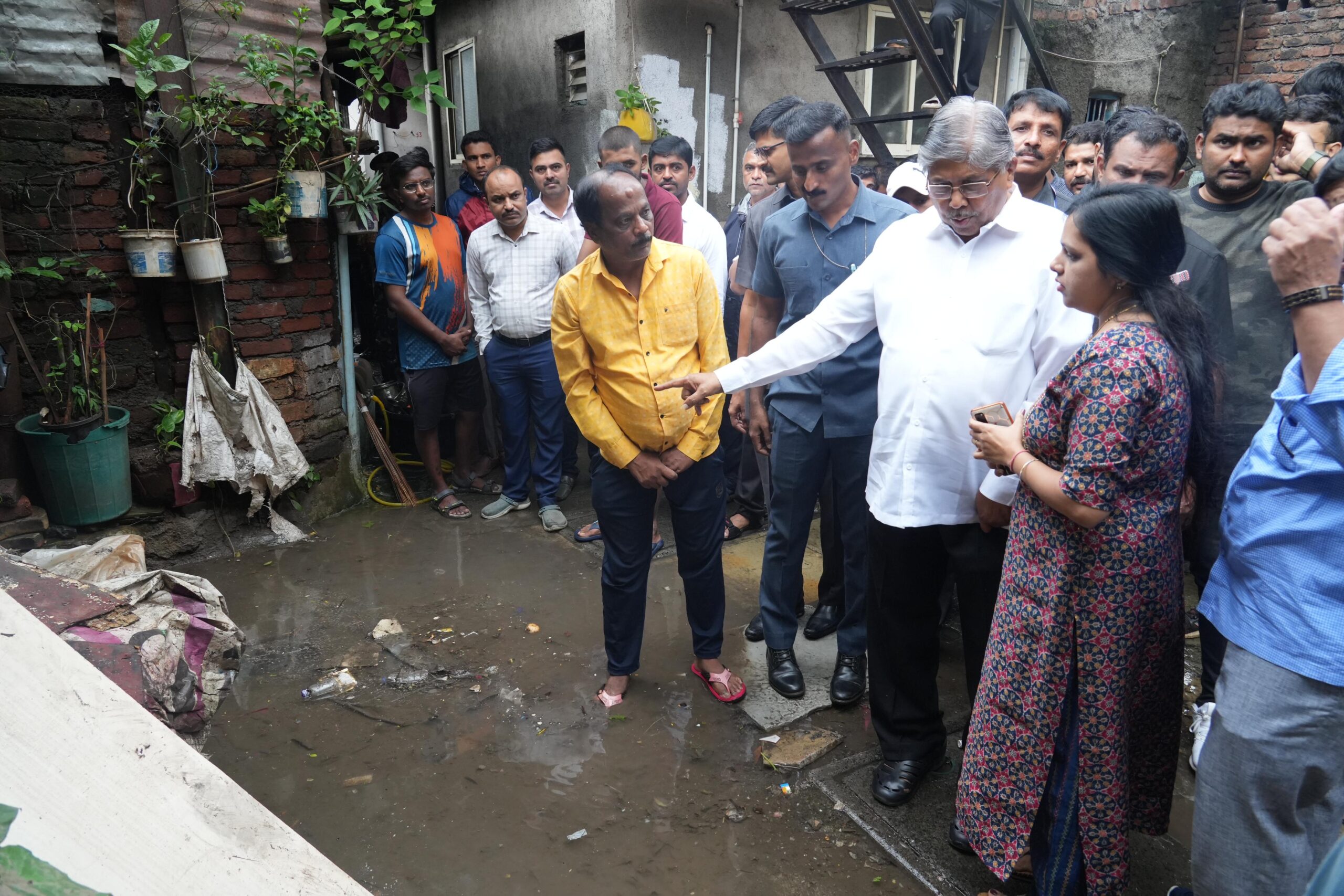 Chandrakant Patil | पुरामुळे झालेल्या नुकसानाचे पंचनामे करून तात्काळ मदत करू -चंद्रकांतदादा पाटील  | उच्च व तंत्रशिक्षण मंत्री चंद्रकातदादा पाटील यांच्याकडून पूर परिस्थितीची पाहणी