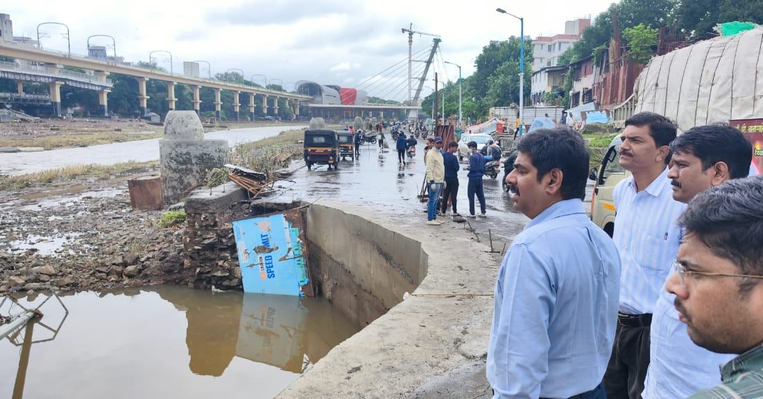 Dr Rajendra Bhosale IAS | सिंहगड रोड आणि पाणी शिरलेल्या विविध भागात महापालिका आयुक्त यांच्याकडून पाहणी आणि घेतला गेला आढावा 