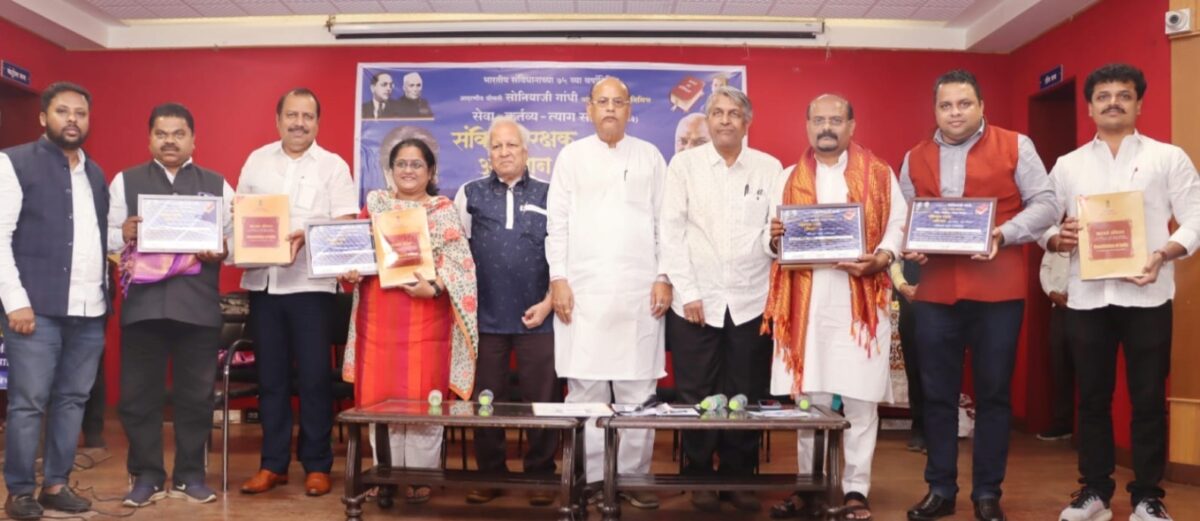 Dr Kumar Ketkar | भाजपकडून धार्मिक द्वेष पसरवण्यासह मतांचे ध्रुवीकरणाचे काम | डॉ. कुमार केतकर यांचे प्रतिपादन Dr Kumar Ketkar | भाजपकडून धार्मिक द्वेष पसरवण्यासह मतांचे ध्रुवीकरणाचे काम | डॉ. कुमार केतकर यांचे प्रतिपादन