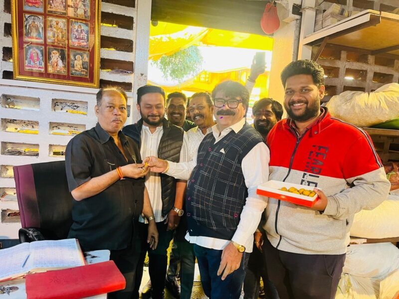 Cabinet Minister Madhuri Misal | मंत्रीपद मिळताच मार्केटयार्डात पेढे भरवून जल्लोष Cabinet Minister Madhuri Misal | मंत्रीपद मिळताच मार्केटयार्डात पेढे भरवून जल्लोष