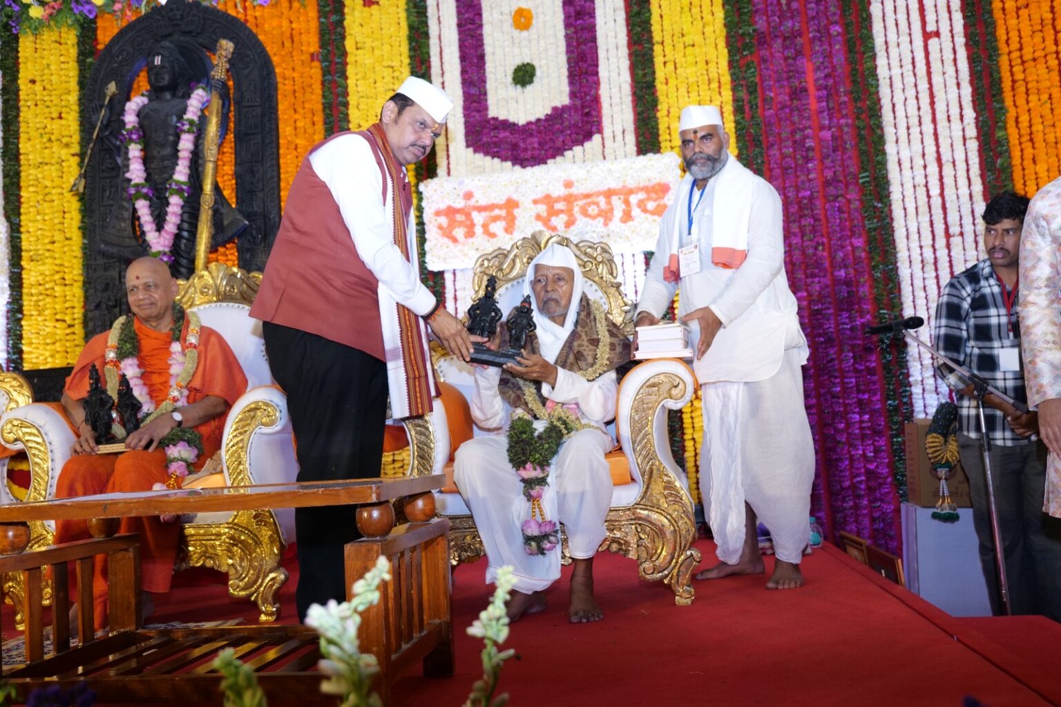 CM Devendra Fadnavis | संतांनी जनतेमध्ये निरपेक्षपणे जनजागृती केल्यामुळे भारतीय संस्कृती जिवीत राहीली आहे -मुख्यमंत्री देवेंद्र फडणवीस CM Devendra Fadnavis | संतांनी जनतेमध्ये निरपेक्षपणे जनजागृती केल्यामुळे भारतीय संस्कृती जिवीत राहीली आहे -मुख्यमंत्री देवेंद्र फडणवीस