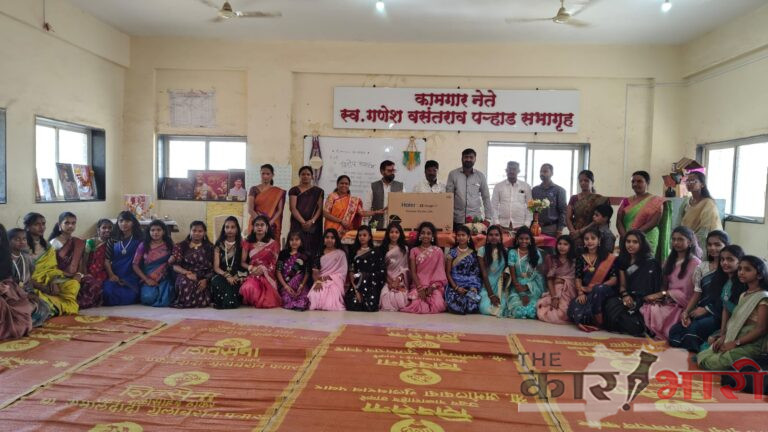 ZP School Khed | विद्यार्थ्यांनी शाळेसाठी अँड्रॉइड- एल.ई.डी. टी.व्ही दिला भेट! ZP School Khed | विद्यार्थ्यांनी शाळेसाठी अँड्रॉइड- एल.ई.डी. टी.व्ही दिला भेट!