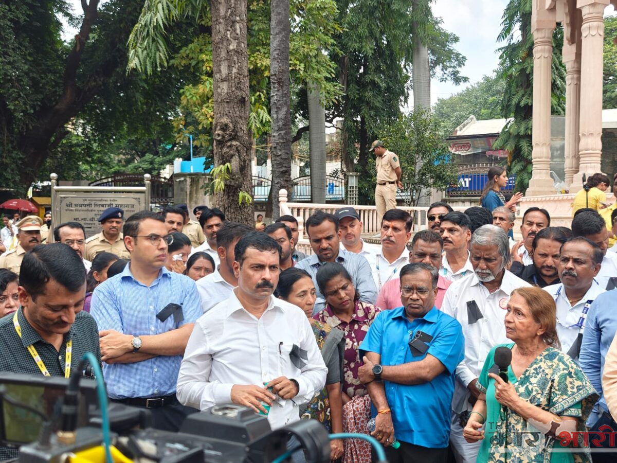 PMC Commissioner Naval Kishore Ram | महापलिका कर्मचारी आणि अधिकाऱ्यांनी दाखवली एकजूट  | आयुक्त राम यांच्या समर्थनार्थ काळ्या फिती लावून निषेध आंदोलन 