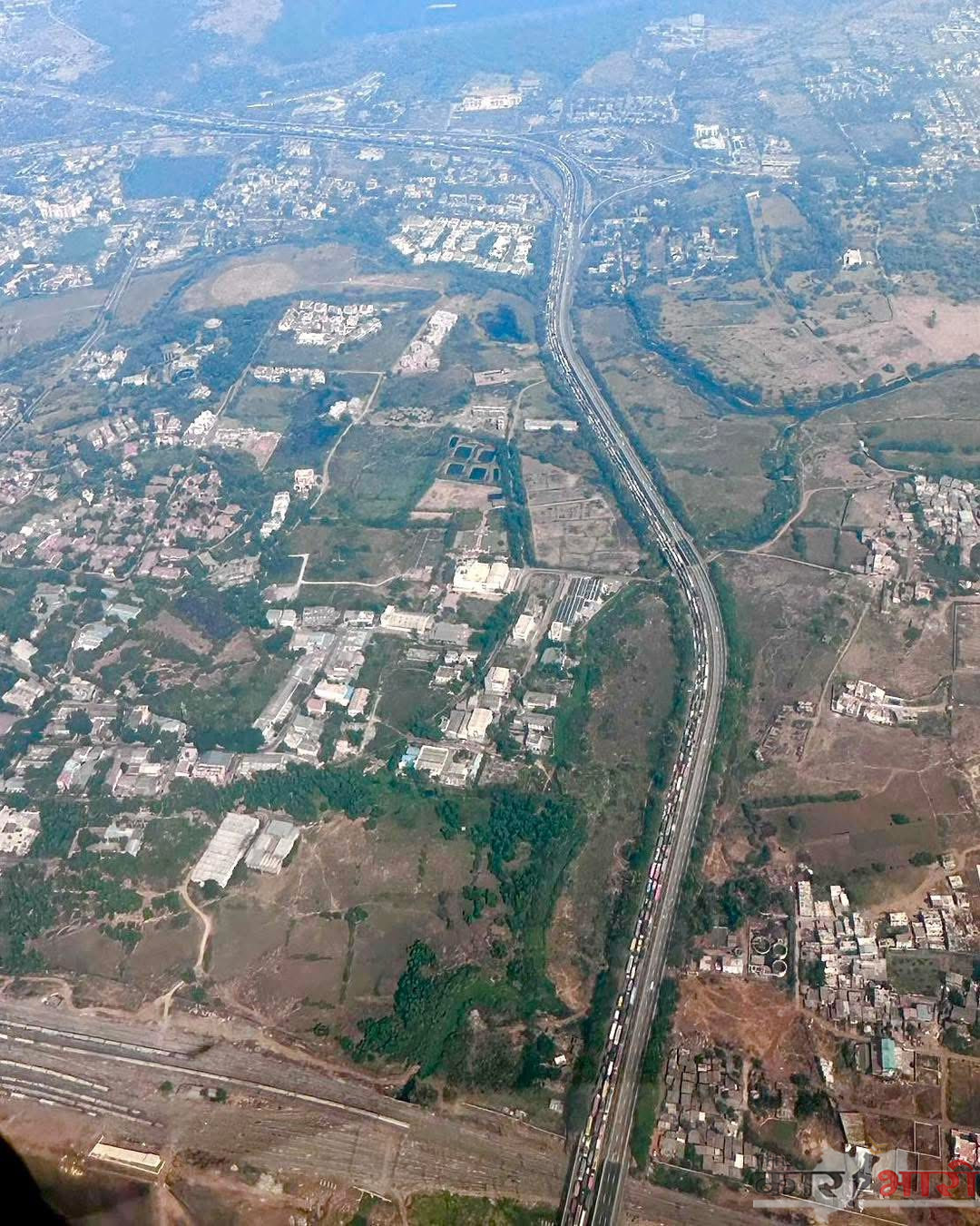 Mumbai Pune Express Way Missing Link | एक्स्प्रेस वे वर ३० तास वाहतूक खोळंब्याची जबाबदारी रेंगाळलेल्या मिसिंग लिंक प्रकल्पाचीच | पुण्यात राजकीय आणि सामाजिक क्षेत्रातून उमटले पडसाद 