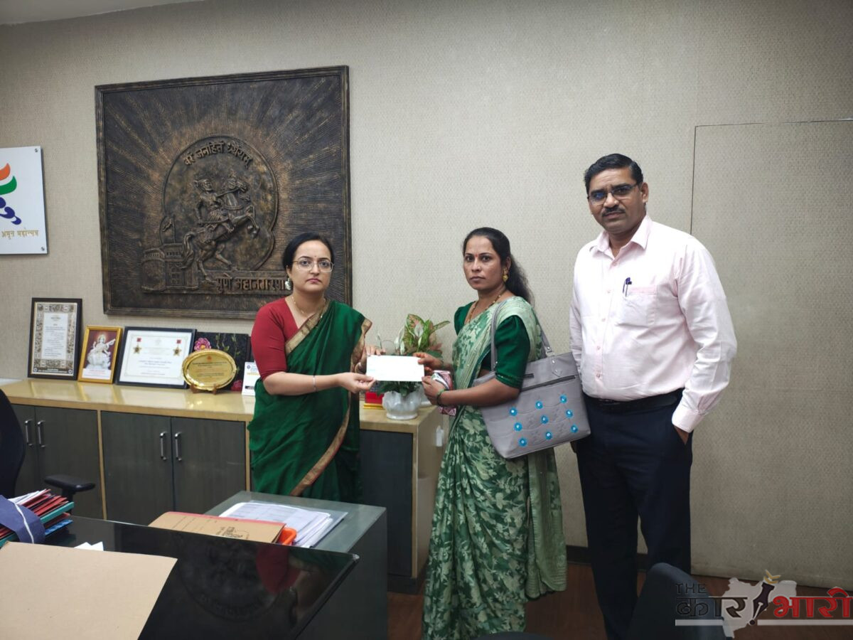 PMC Labour Welfare Department | अपघाती मृत्यू झालेल्या कर्मचाऱ्याच्या वारसाला २५ लाखांची मदत | विमा योजना अंतर्गत देण्यात आली रक्कम 