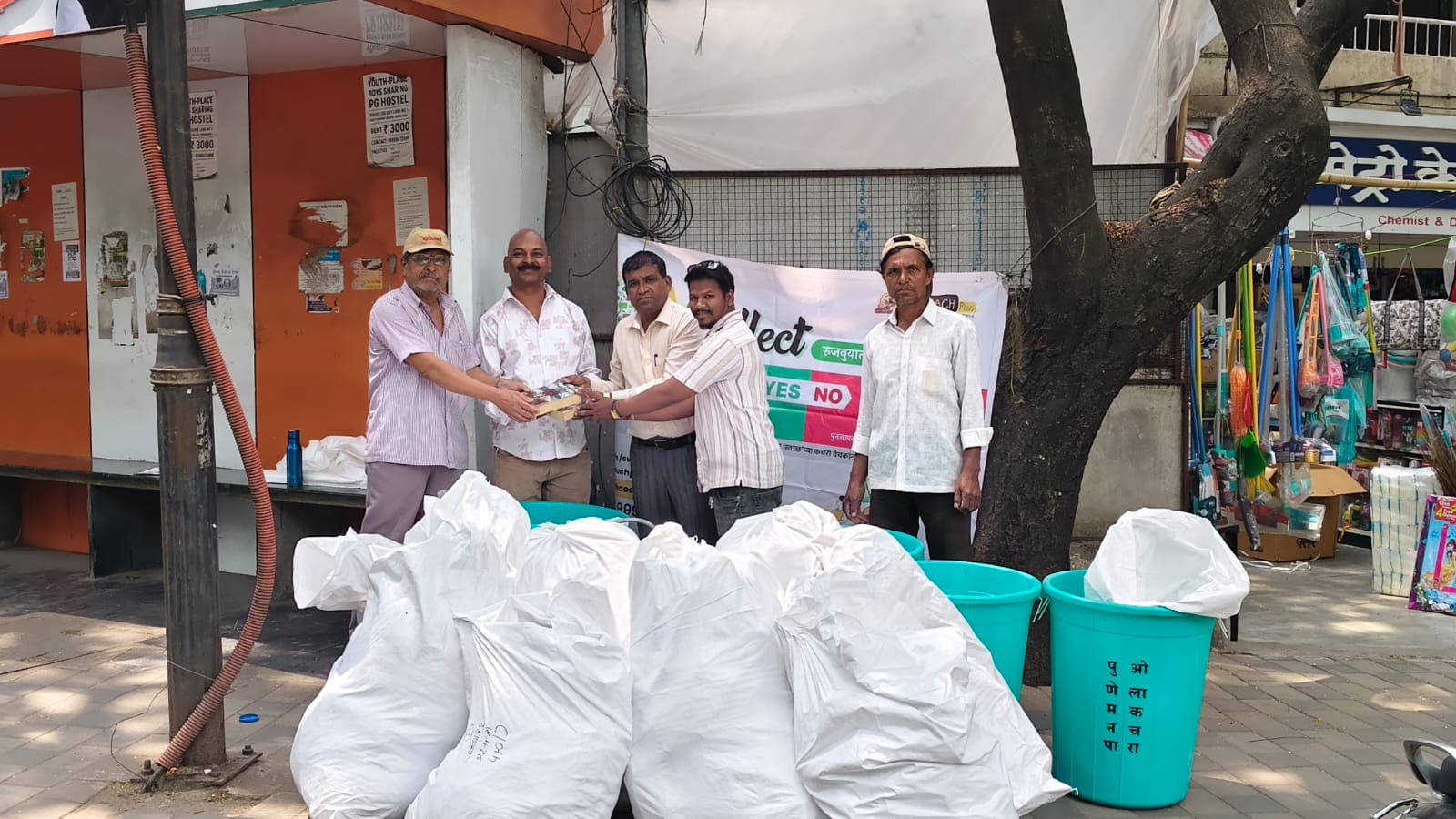 E-Waste Collection | कोथरूड बावधन क्षेत्रीय कार्यालय आयोजित ई – कचरा संकलन उपक्रमास नागरिकांचा उदंड प्रतिसाद