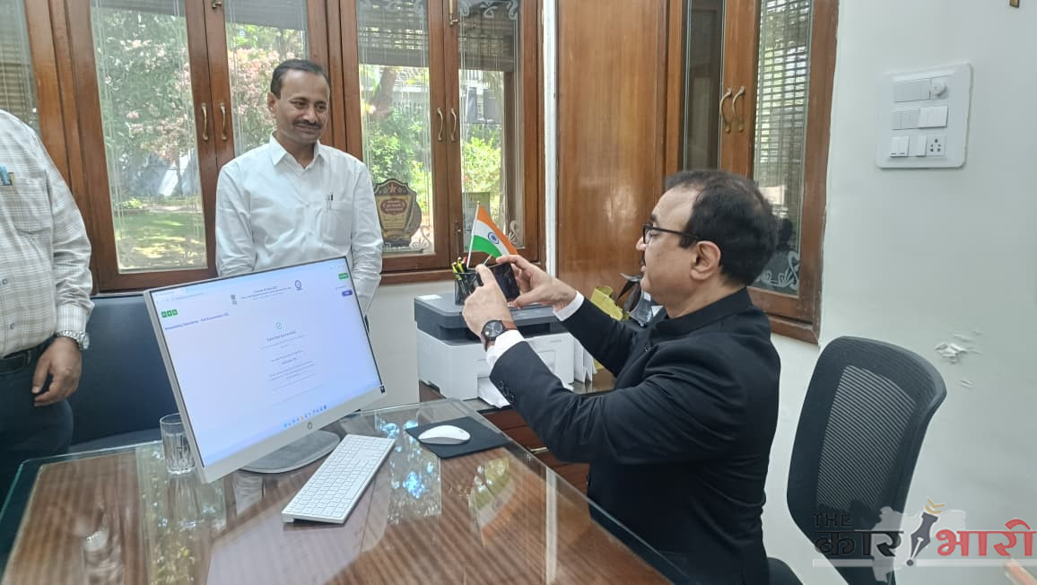 Dr Chandrakant Pulkundwar IAS | विभागीय आयुक्त डॉ. चंद्रकांत पुलकुंडवार यांनी केली स्व-गणना | नागरिकांना १५ मे अखेर स्व-गणना करण्याचे विभागीय आयुक्तांचे आवाहन