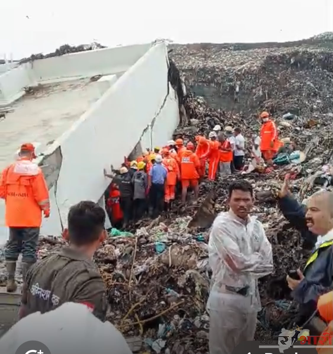 Moshi Garbage Depot Incident | मोशी कचरा डेपो दुर्घटना : ९ नागरिकांची सुखरूप सुटका; एकाचा मृत्यू, आठ जणांचा शोध सुरू Moshi Garbage Depot Incident | मोशी कचरा डेपो दुर्घटना : ९ नागरिकांची सुखरूप सुटका; एकाचा मृत्यू, आठ जणांचा शोध सुरू