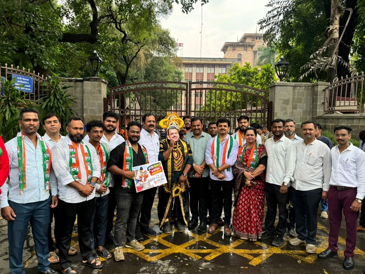 Pune Youth Congress | PMC आयुक्तांना धमकीविरोधात युवक काँग्रेस आक्रमक | महापालिका गेटवर ‘कुंभकर्ण’ आंदोलन Pune Youth Congress | PMC आयुक्तांना धमकीविरोधात युवक काँग्रेस आक्रमक | महापालिका गेटवर ‘कुंभकर्ण’ आंदोलन